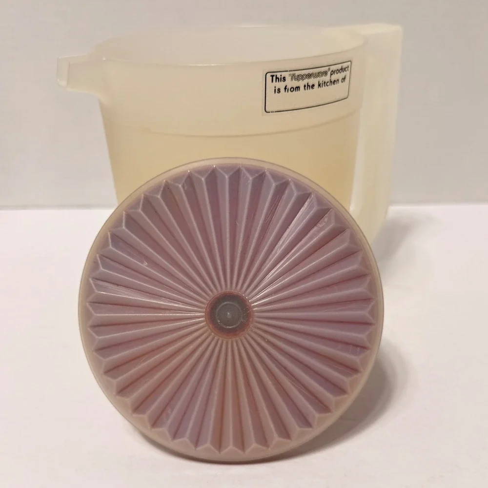Vintage Tupperware 1 Quart Pitcher Red Push Button Sunburst Lid Made‎ in USA *